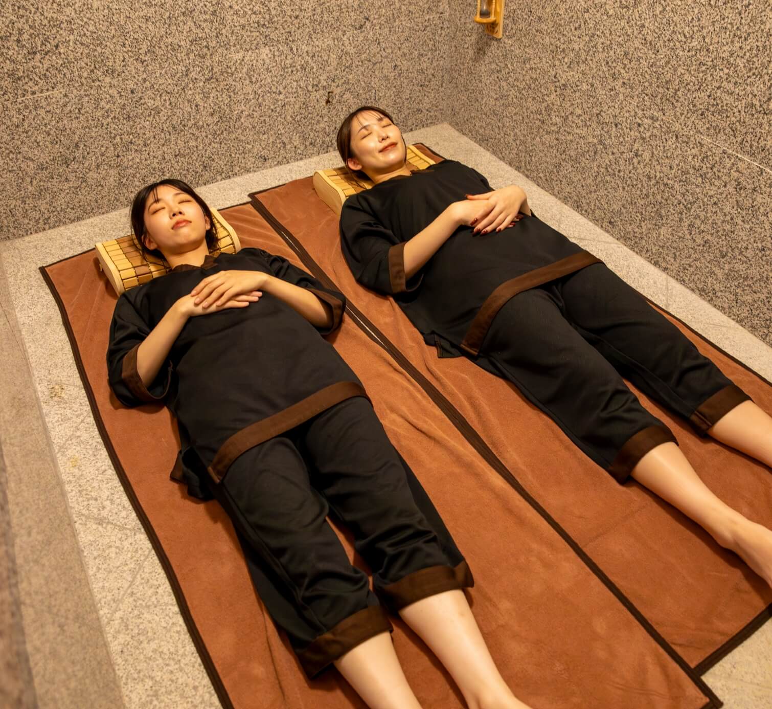 天然鉱石 岩盤浴