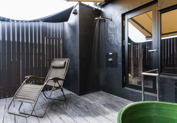 個室の外気浴スペース